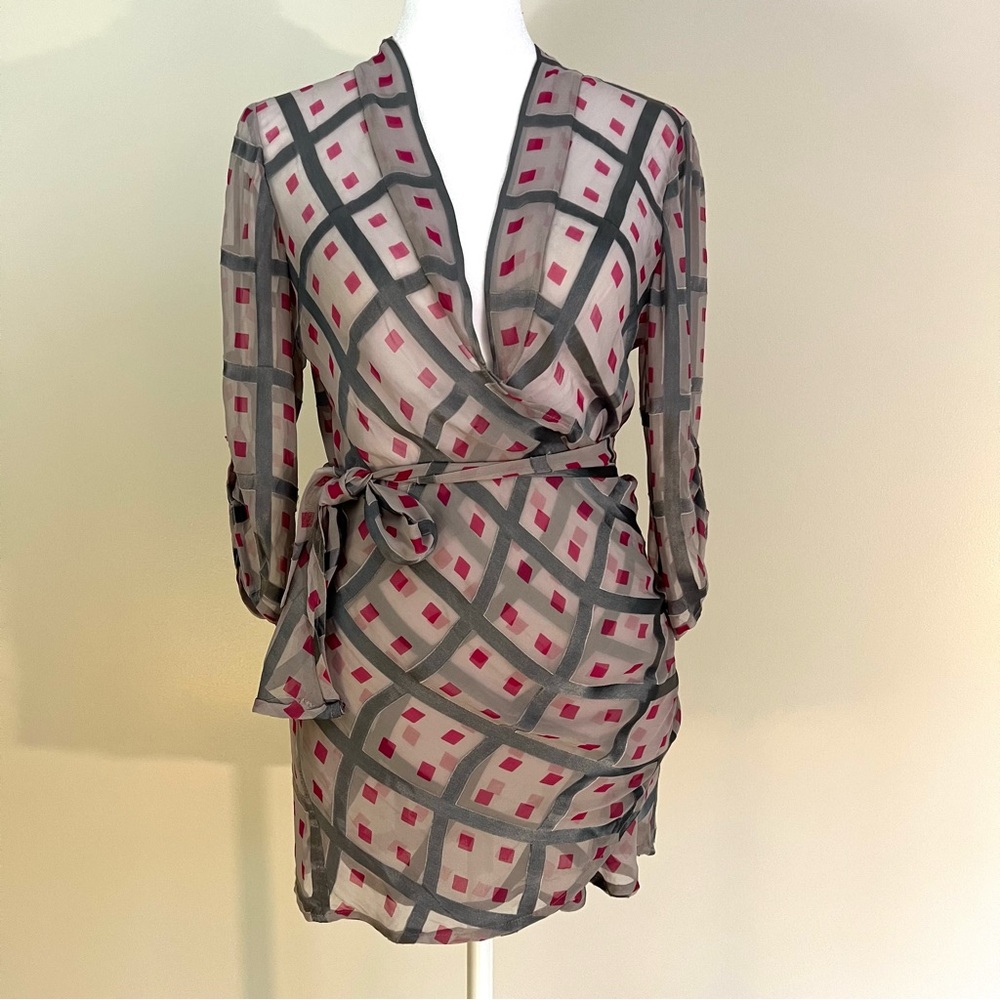 Diane Von Furstenberg silk blend wrap top in semi sheer gray and pink size 4